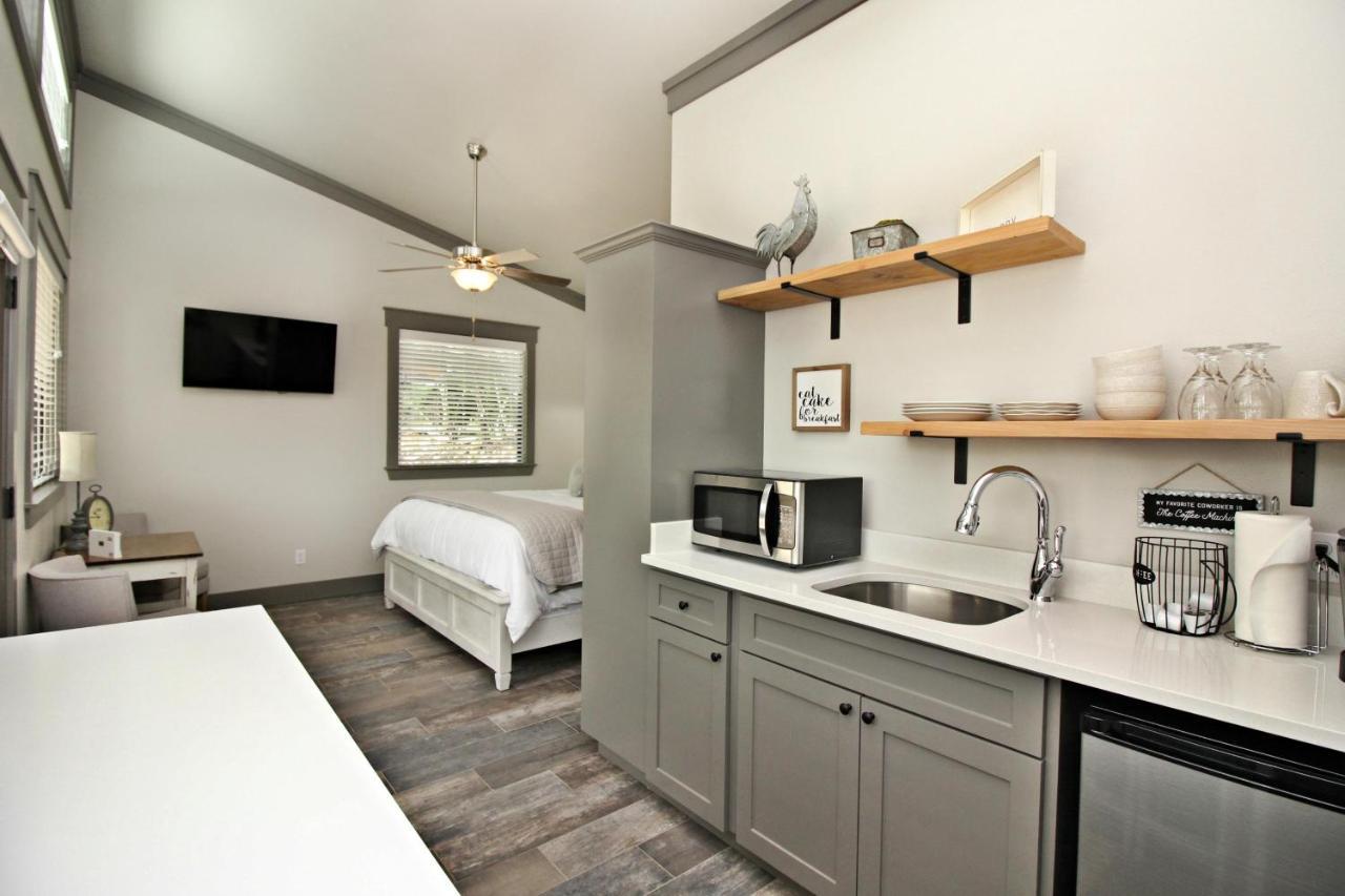 Green Acres Cottages - Dripping Springs Suite Вімберлі Екстер'єр фото